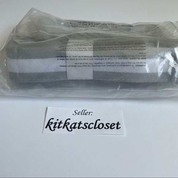 🆕 seal grey/black - NWT lululemon everywhere crossbody bag .7L - Picture 4 of 5